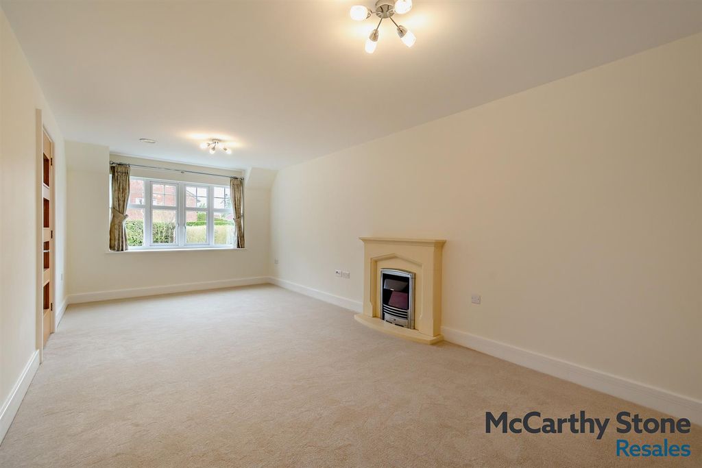 Property photo 2 of 32 8681715-Interior09-800.Jpg