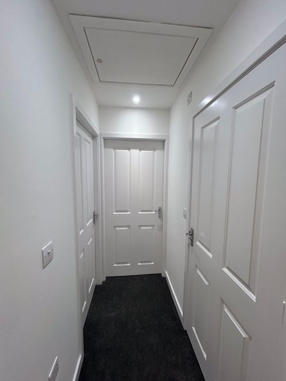 Property photo 3 of 10 Inner Hallway