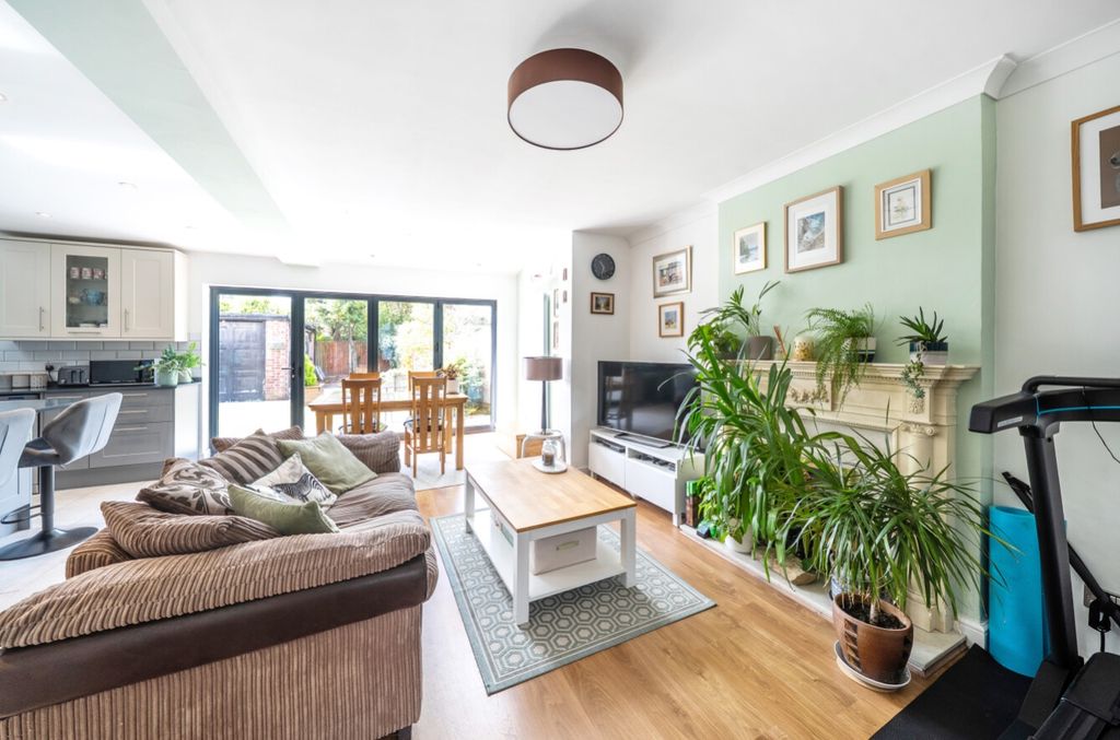 Property photo 3 of 20 -686Bbb11Be304-l-1317022-29-6867F613A48c4