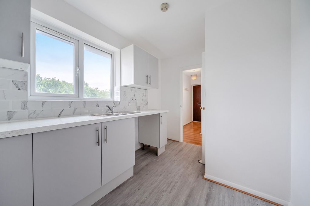 Property photo 3 of 18 1496467-7-6A5F496...