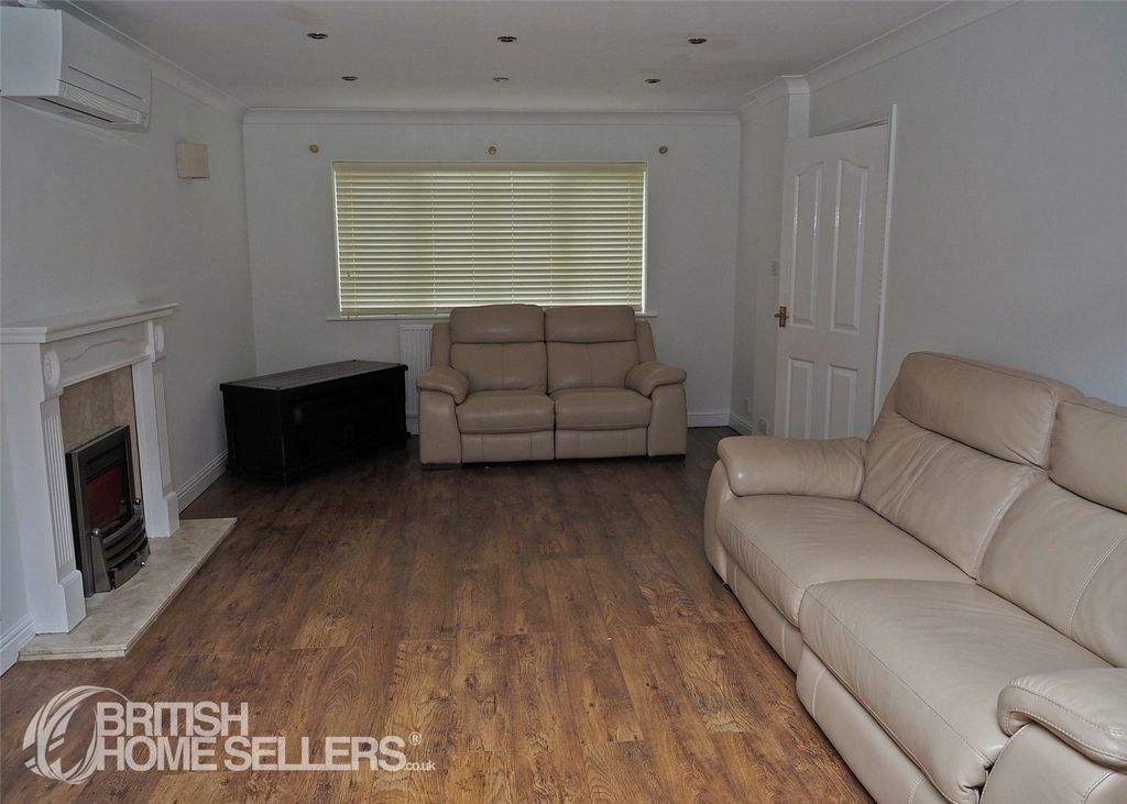 Property photo 2 of 28 Picture No. 32