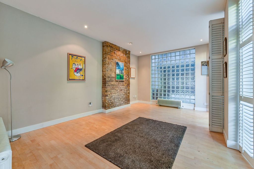 Property photo 1 of 24