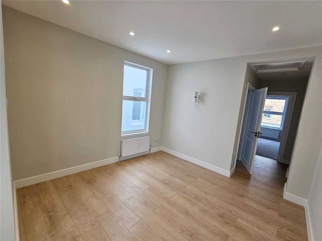 Property photo 3 of 7 Picture No. 10