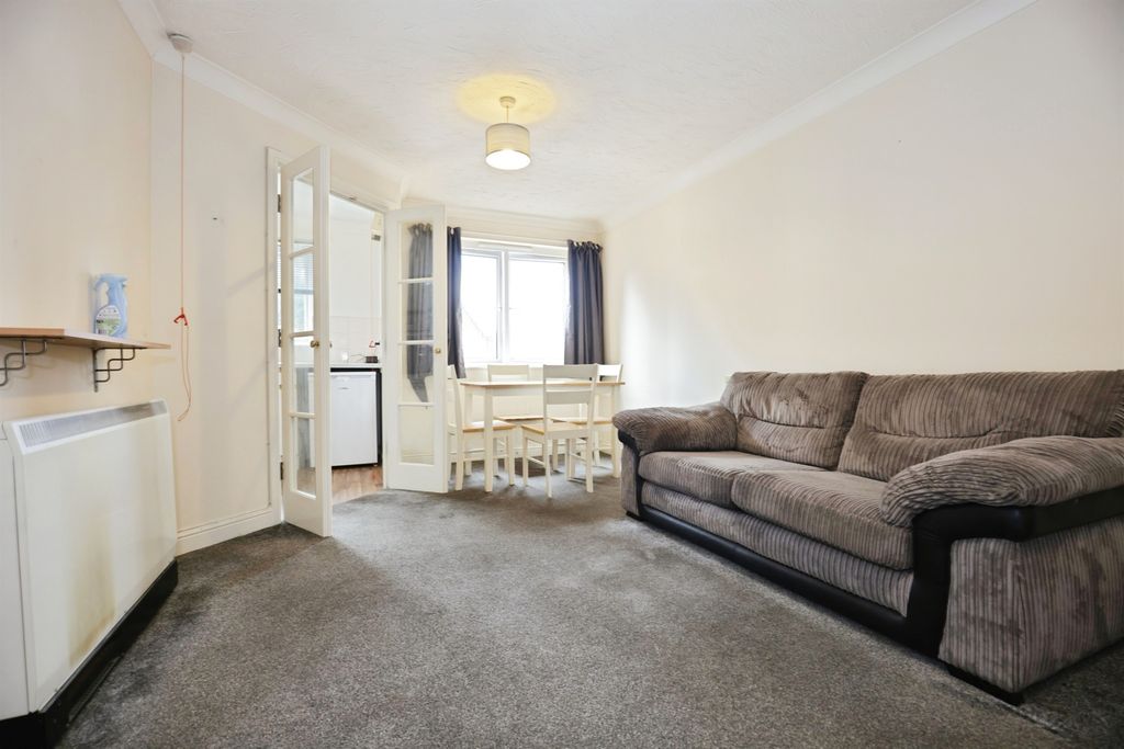 Property photo 2 of 17