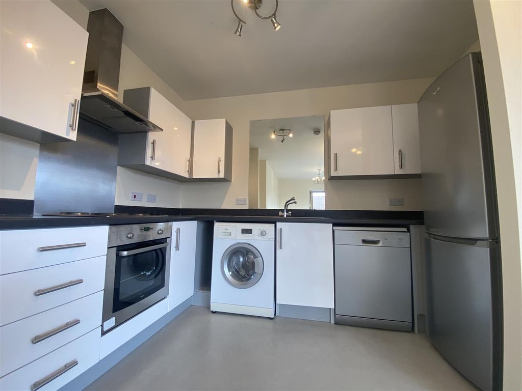 Property photo 3 of 10 Kitchen Area
