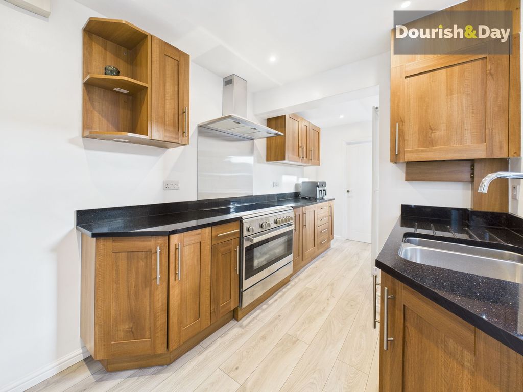 Property photo 3 of 19 Kitchen