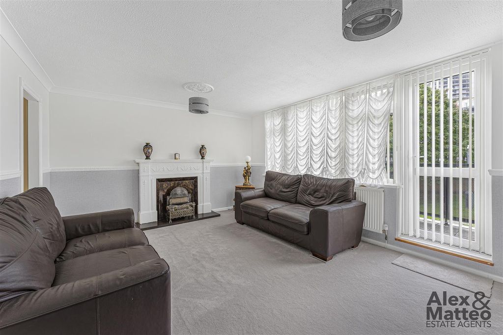 Property photo 2 of 19 Marden Square