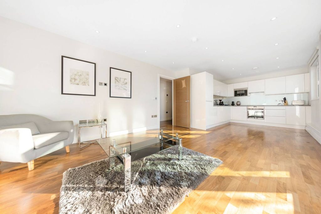 Property photo 3 of 11