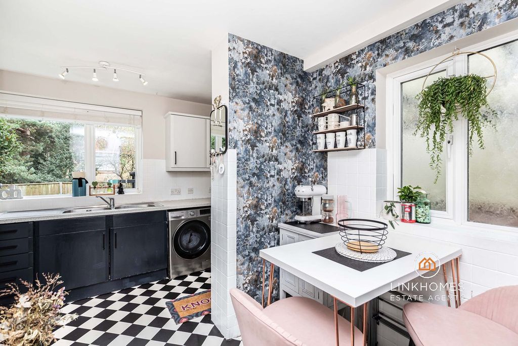 Property photo 3 of 34