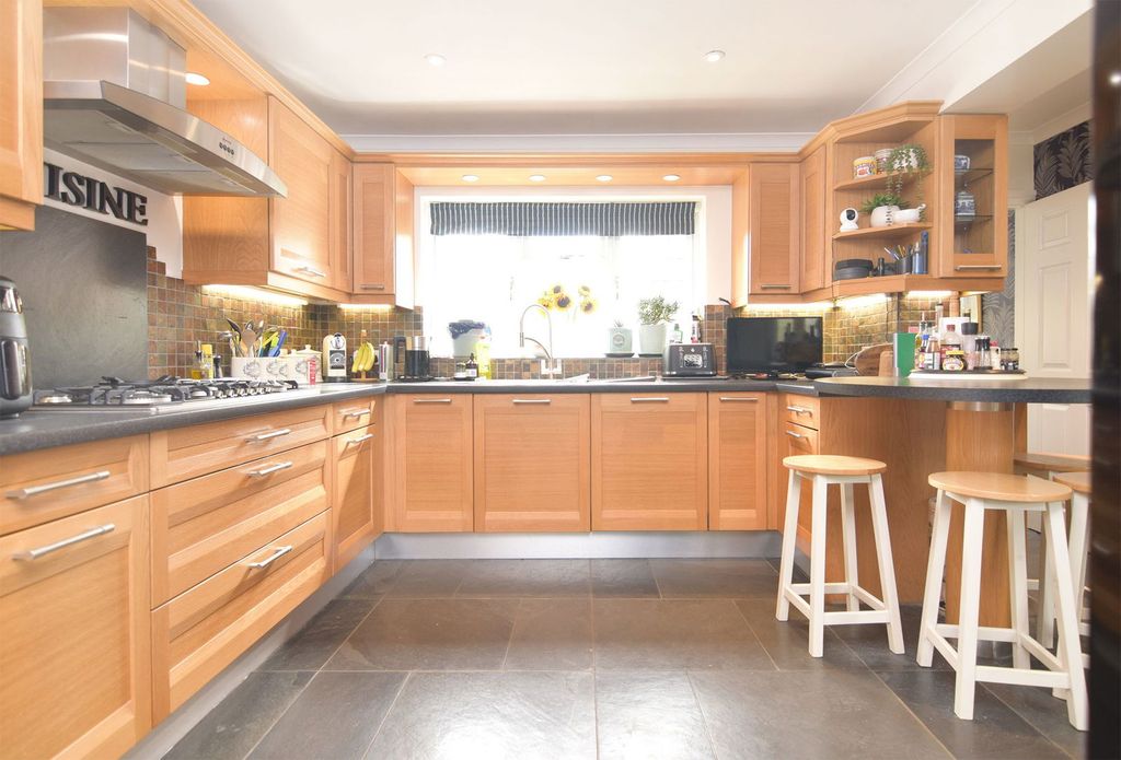 Property photo 2 of 24