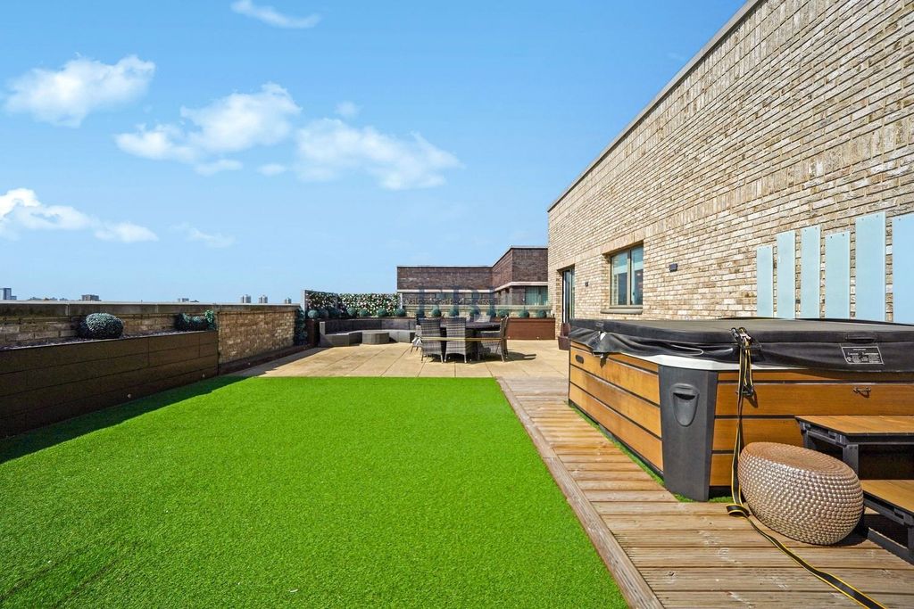 Property photo 2 of 16 Picture No. 03