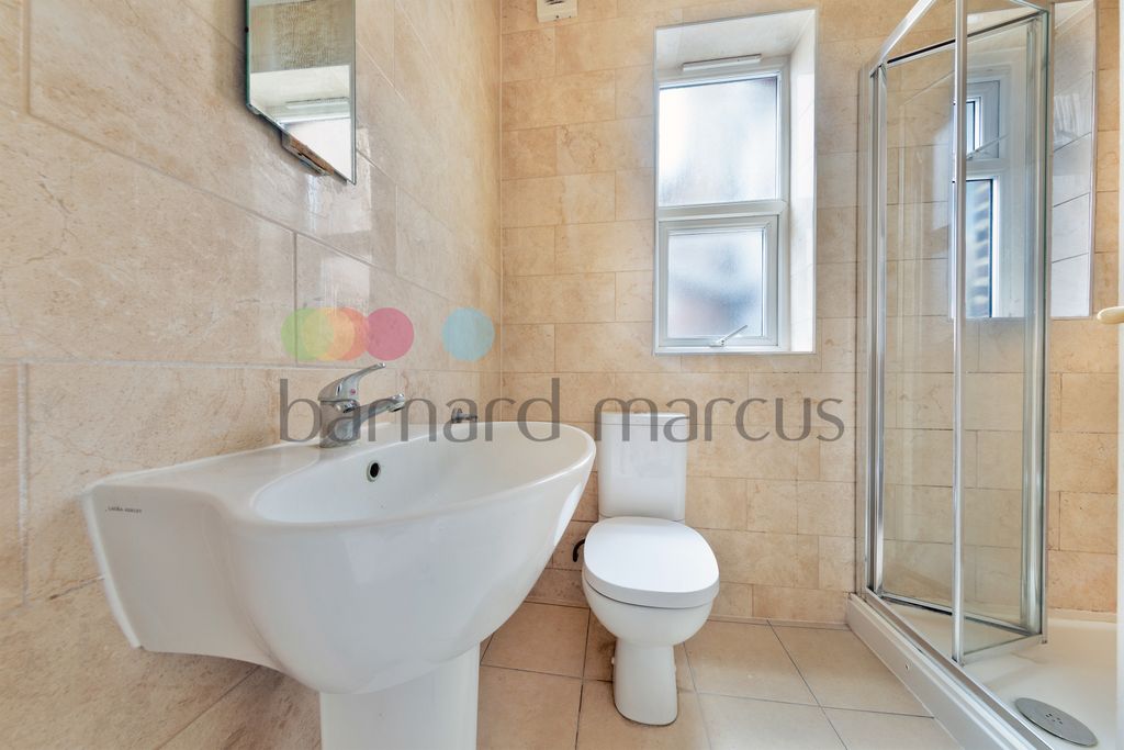 Property photo 1 of 7 Bathroom