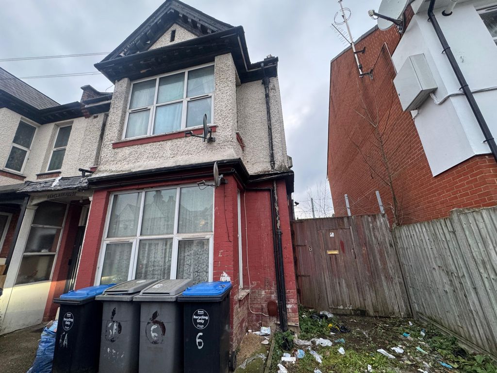 Property photo 1 of 1 2 Bedroom Flat