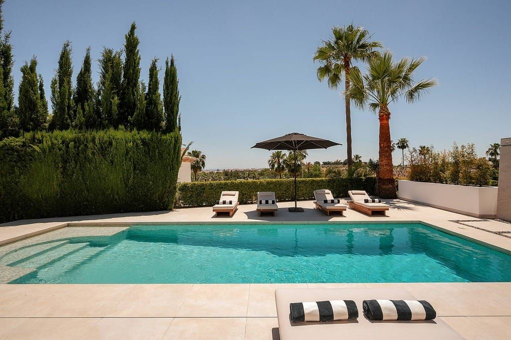 Property photo 3 of 24 Nueva Andalucia Villa Esmarv119 3