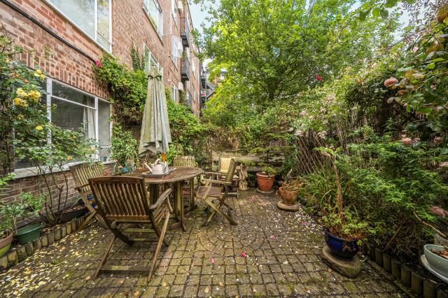 Property photo 3 of 8 Garden