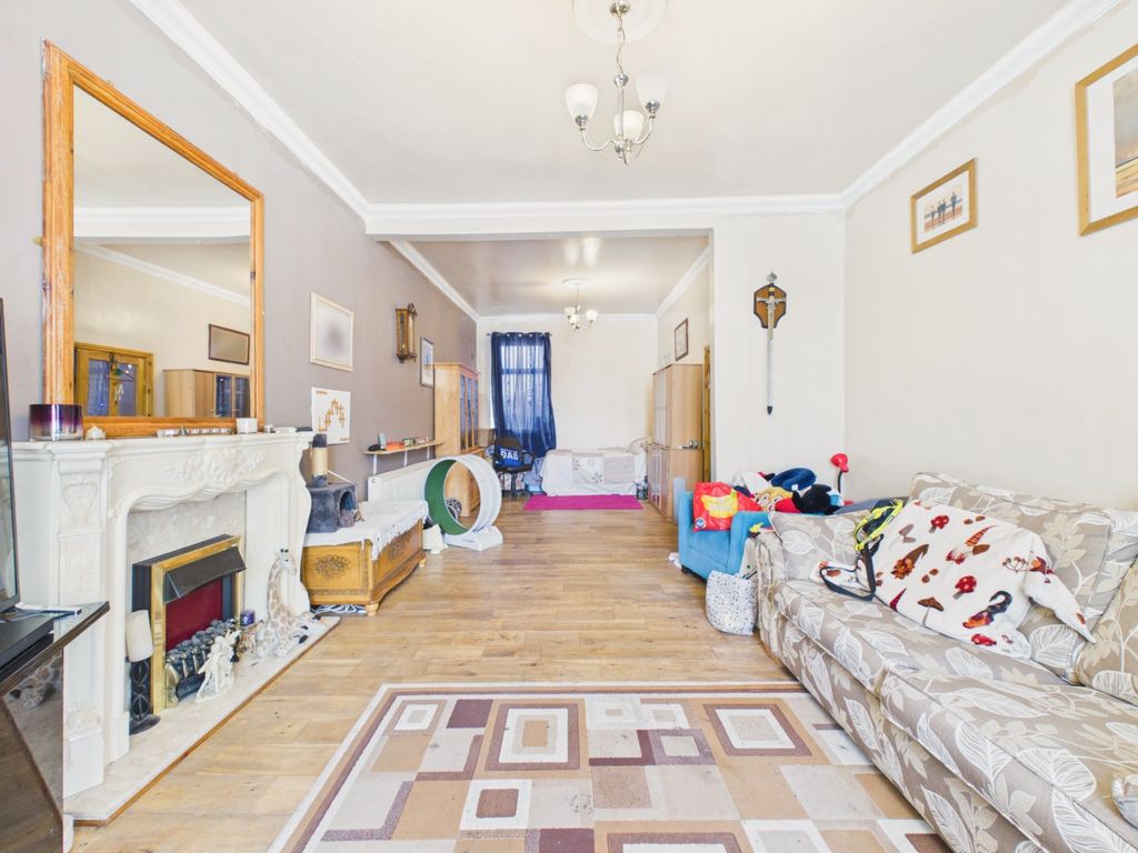 Property photo 2 of 25 5159945