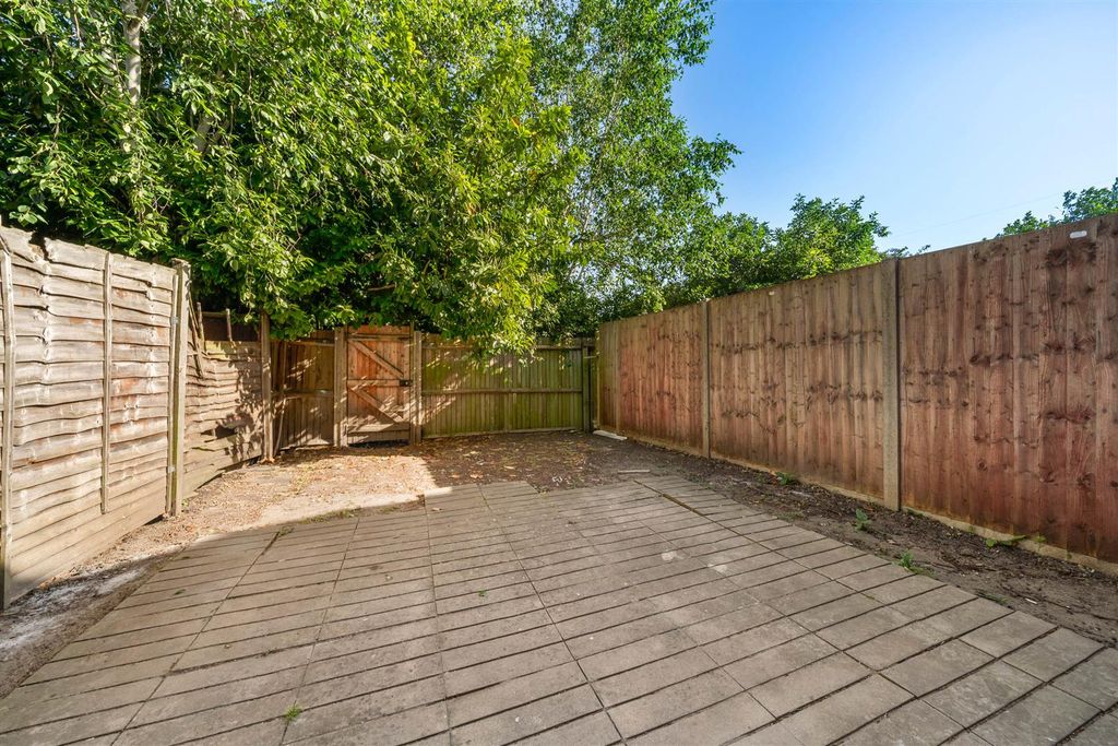 Property photo 3 of 13 North Road, Sw19-8