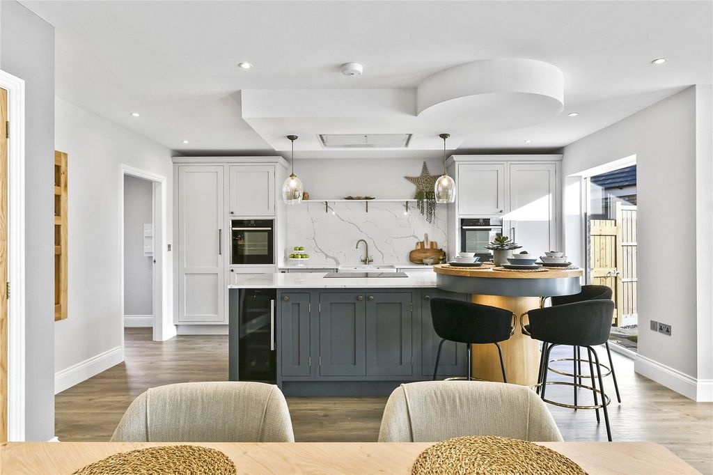 Property photo 2 of 14 Kitchen Example