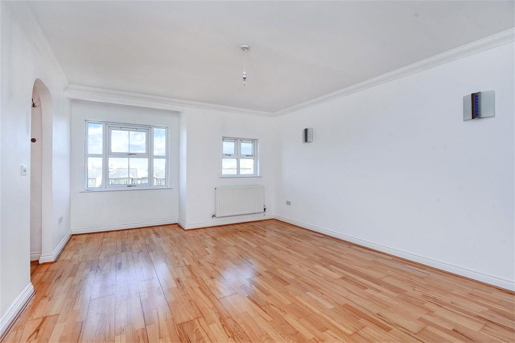 Property photo 3 of 10 Living Room