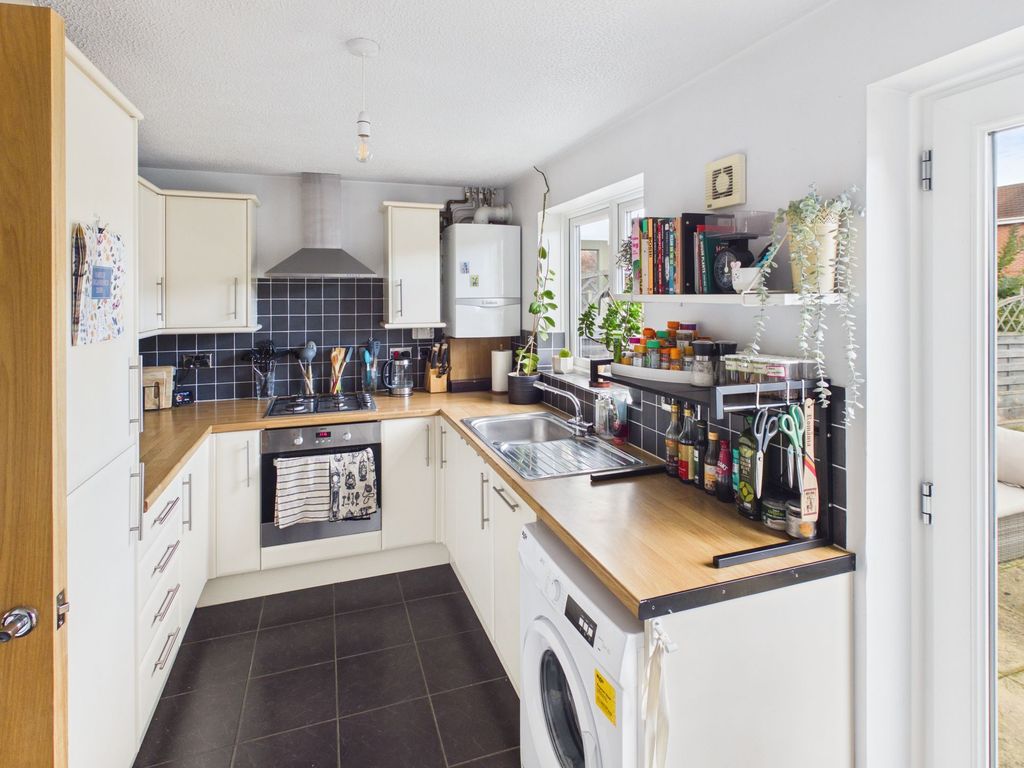 Property photo 3 of 11 Kitchen