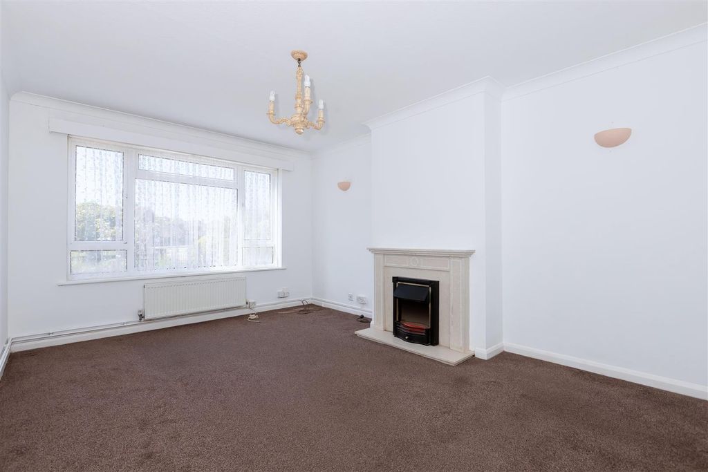 Property photo 2 of 13 Alinora Crescent_3.Jpg