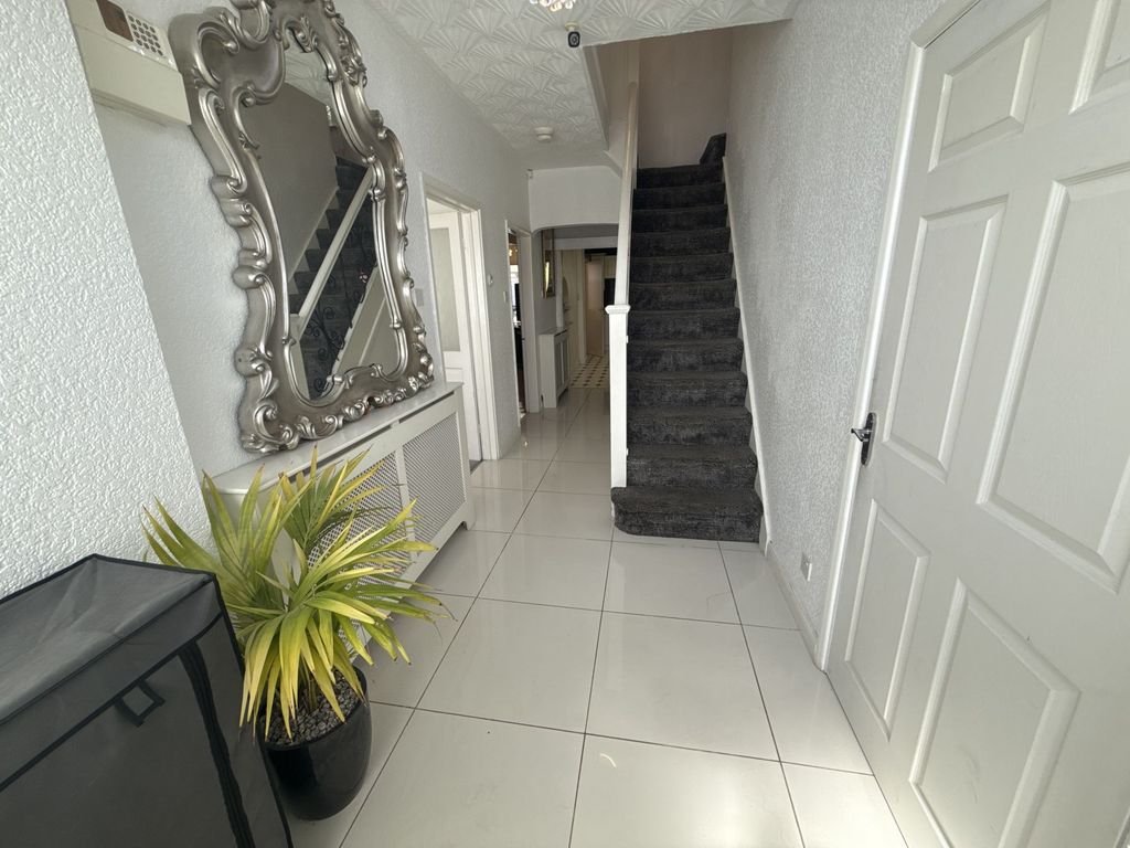 Property photo 2 of 17 Entrance