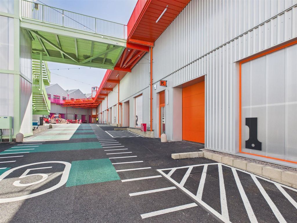 Property photo 2 of 8 Cam04237G0-Pr0284-Still002.Jpg