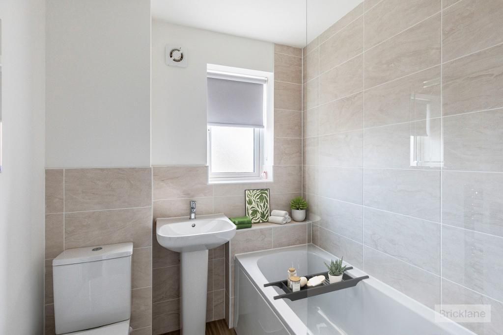 Property photo 3 of 10 Bathroom