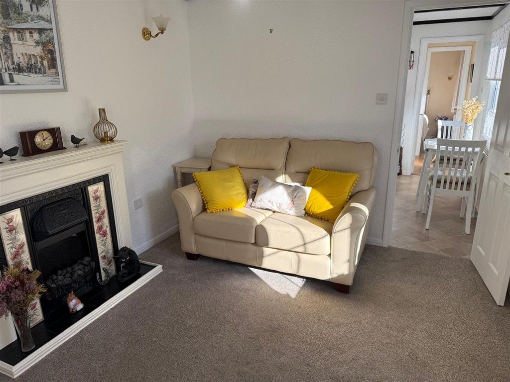 Property photo 2 of 7 Lounge
