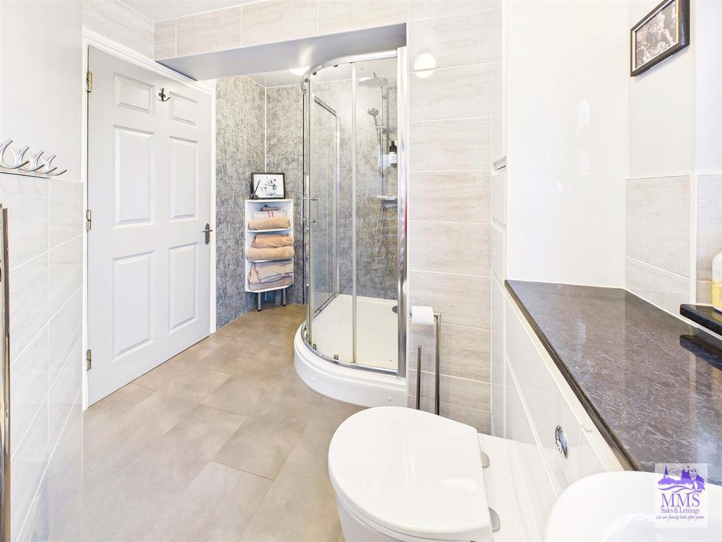 Property photo 3 of 17 Cam04098G0-Pr0153-Still005.Jpg