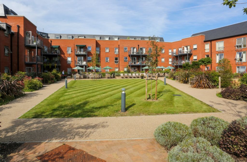 Property photo 1 of 13 Shared Gardens