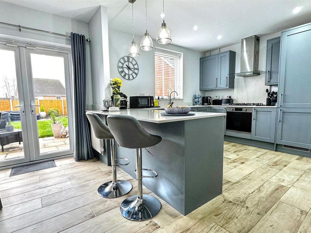 Property photo 3 of 27 Kitchen Diner