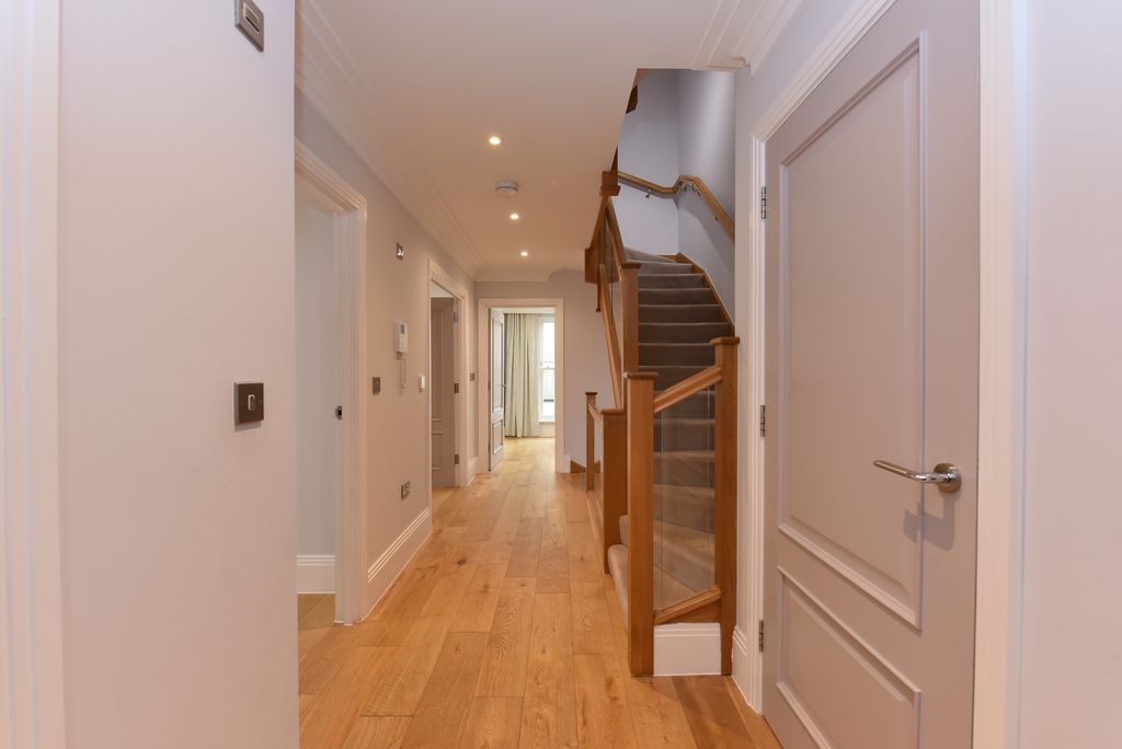 Property photo 2 of 28