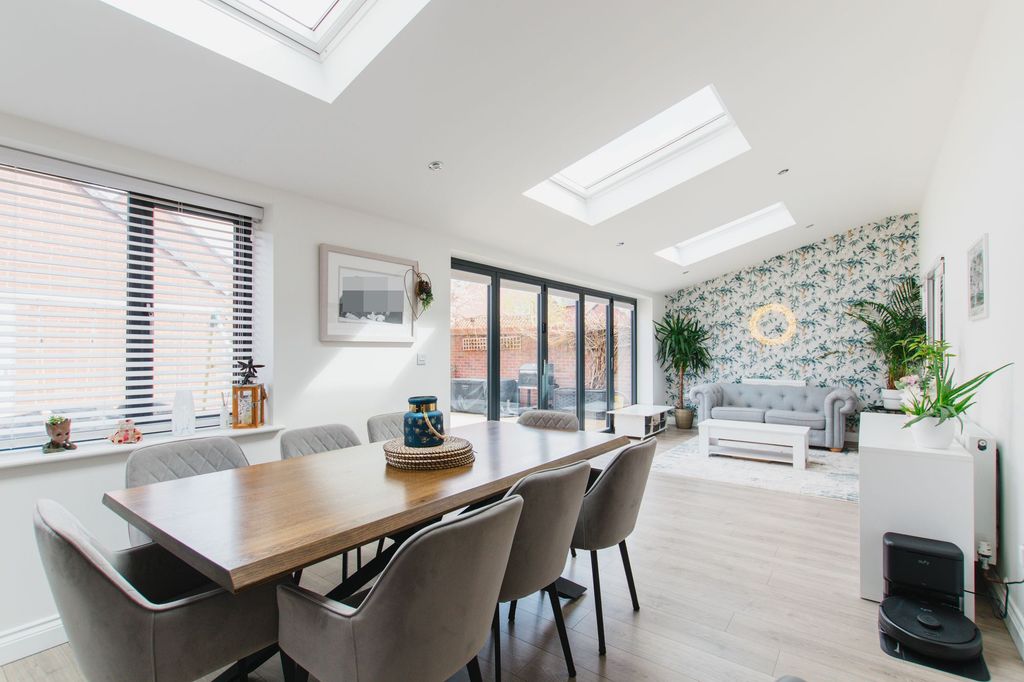 Property photo 2 of 23