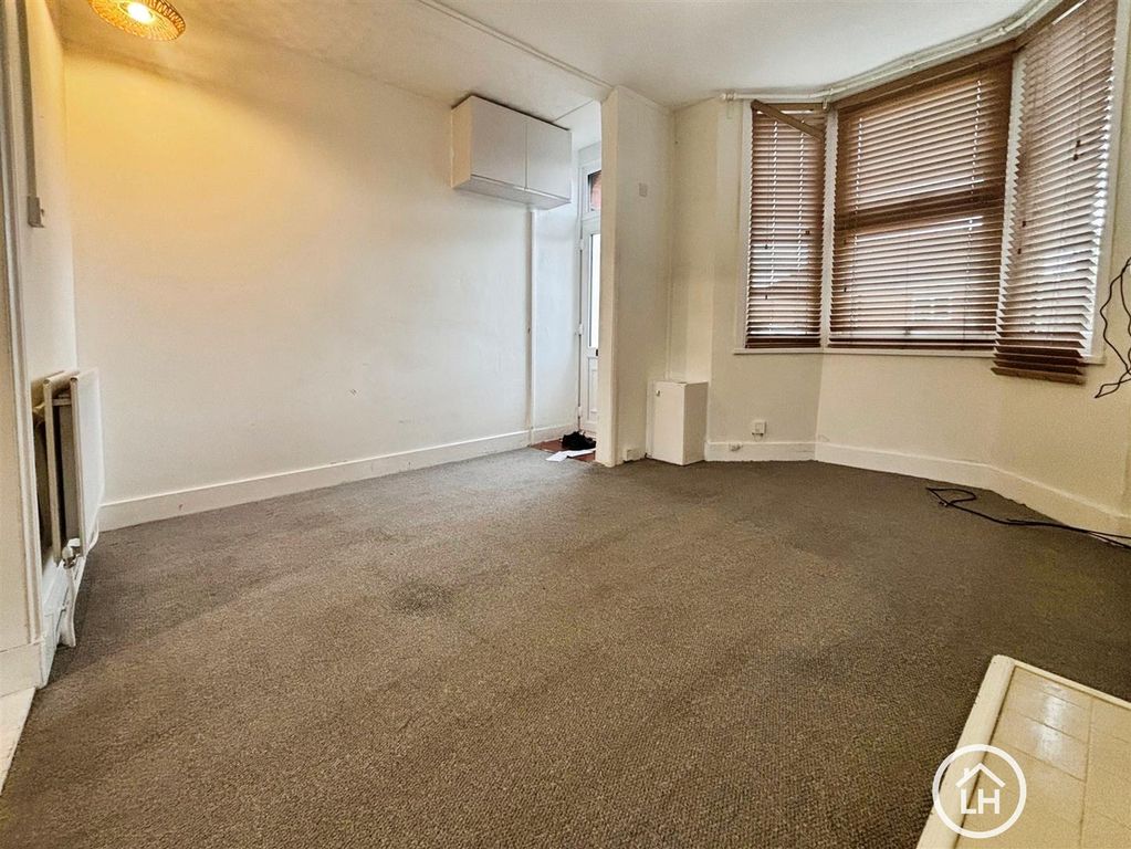 Property photo 2 of 14 Lounge