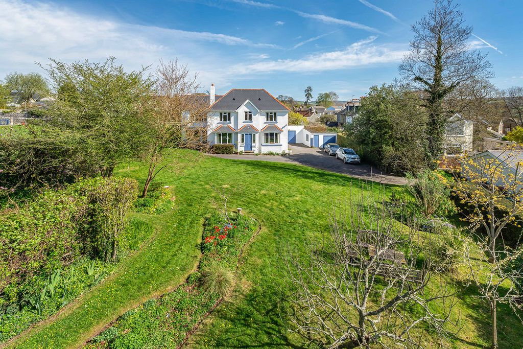 Property photo 3 of 28