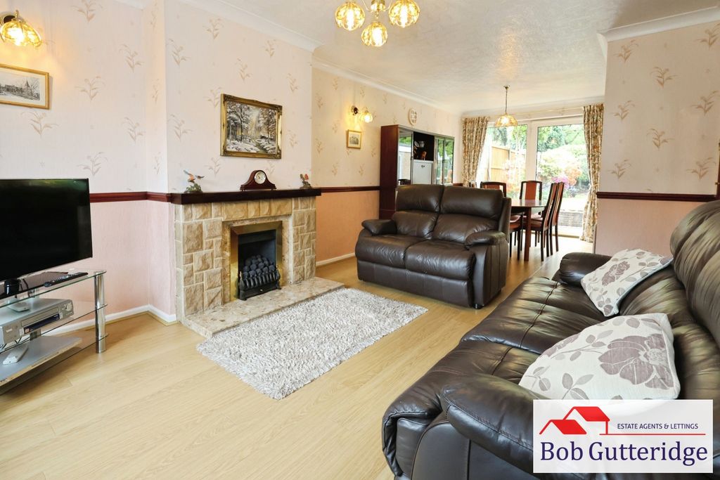 Property photo 2 of 31 "L" Shaped Spacious Lounge / Dining Room