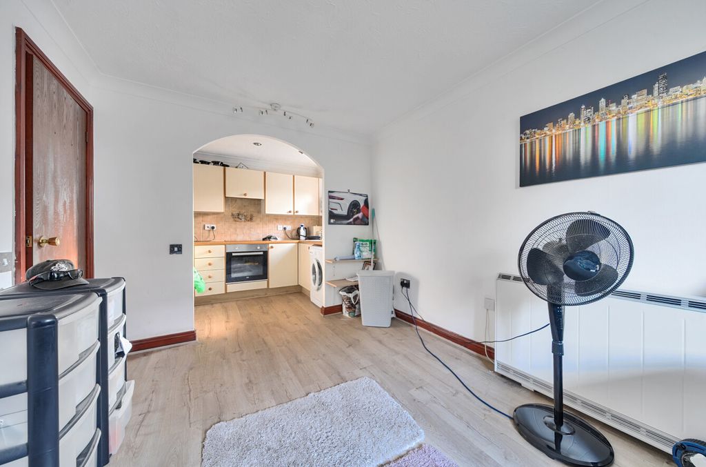 Property photo 3 of 10 1330653-5-688d00A...