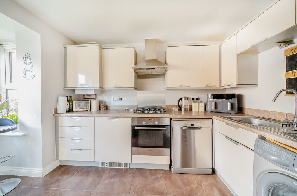 Property photo 3 of 15 1368974-18-68F0Dd...