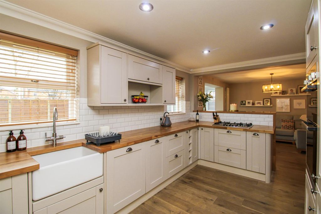 Property photo 2 of 21