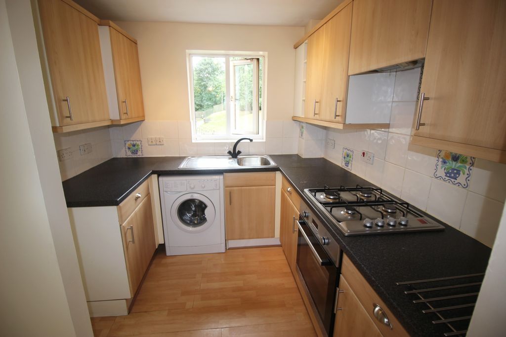 Property photo 3 of 7 Kitchen