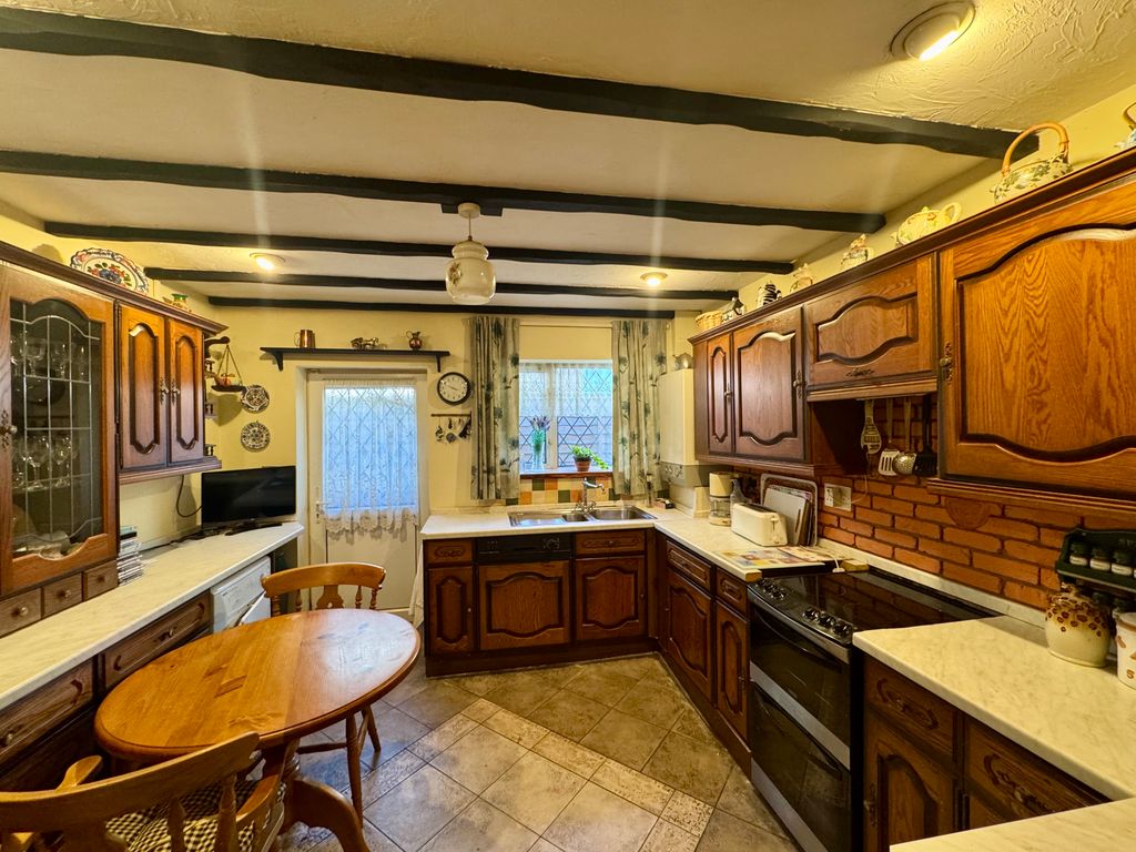 Property photo 3 of 9 Kitchen