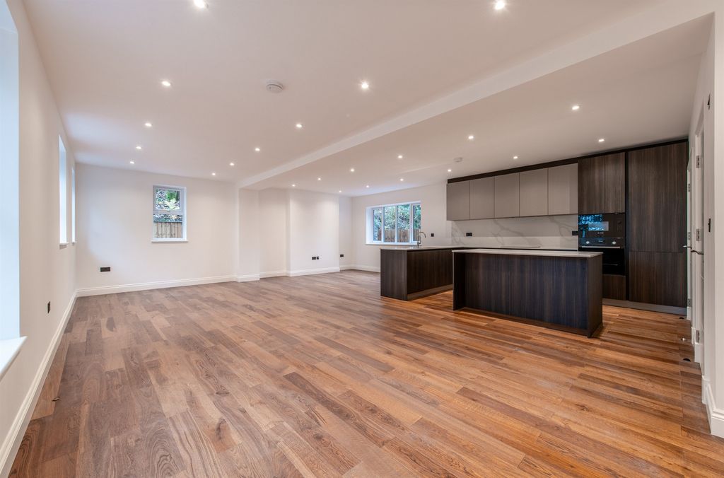 Property photo 3 of 25