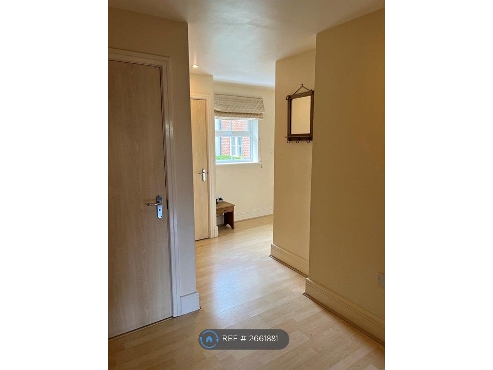 Property photo 2 of 10 Entrance Hall