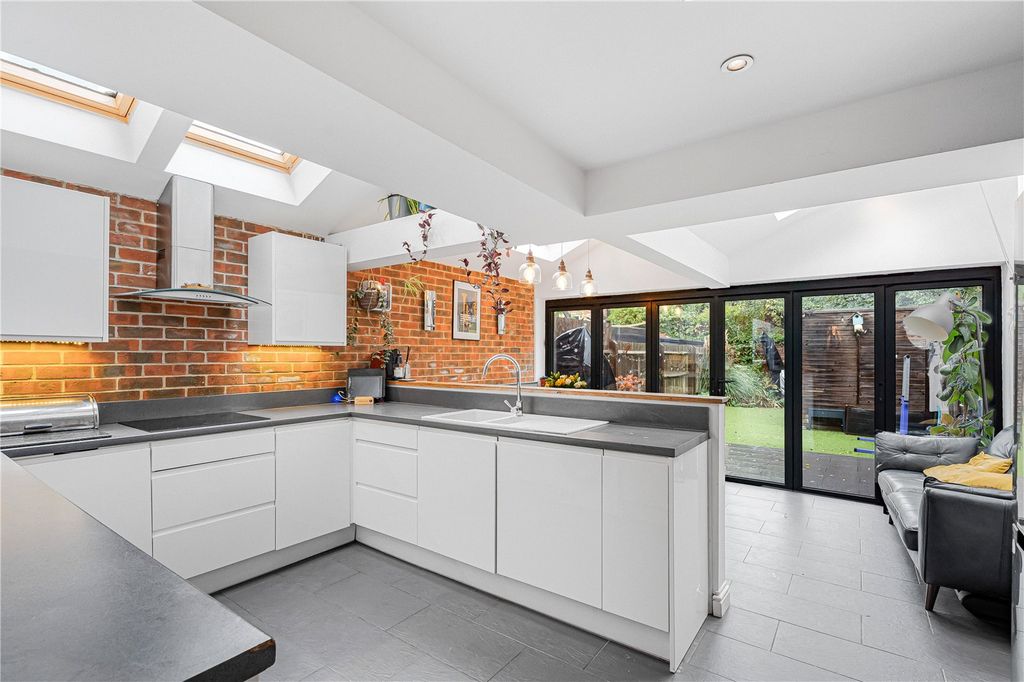 Property photo 2 of 17 Picture No. 23