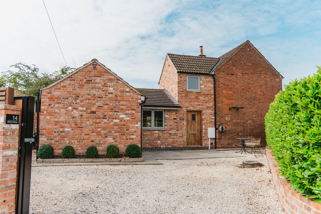 Property photo 1 of 28