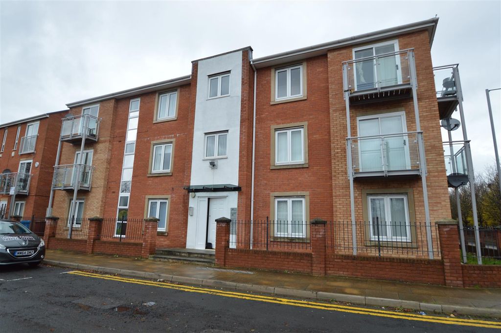 Property photo 1 of 8