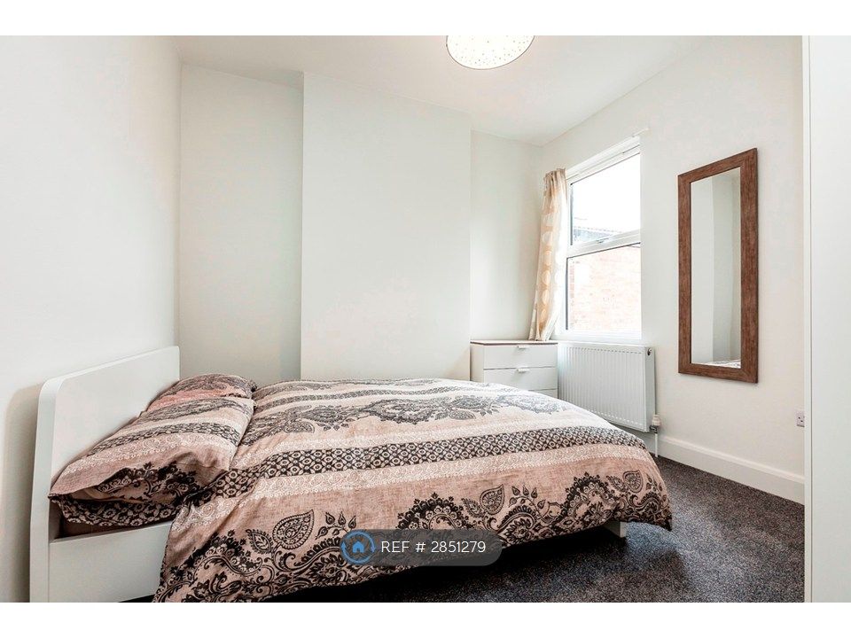 Property photo 1 of 11 Double Bedroom