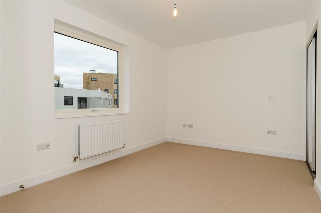 Property photo 3 of 9 Master Bedroom