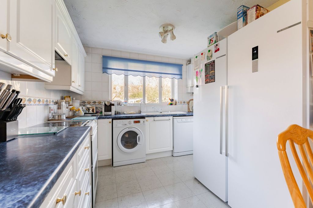 Property photo 2 of 25